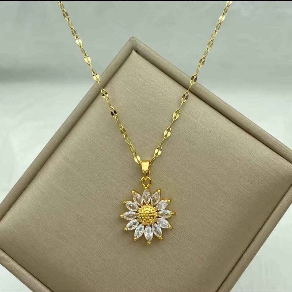 18K Gold  Bohemian Sunflower Baguette 
Diamond Inlay Flower Pendant Necklace